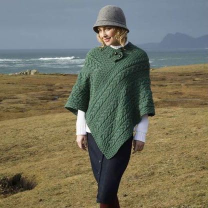 Irischer Aran Poncho Strickponcho Umhang Wollponcho aus 100% Merinowolle für Damen Einheitsgrösse Co