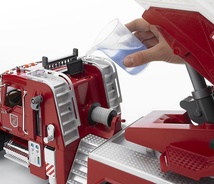 bruder 02821 - Mack Granite Feuerwehrleiterwagen mit Pumpe - 1:16 Einsatzfahrzeug Feuerwehrauto Notr