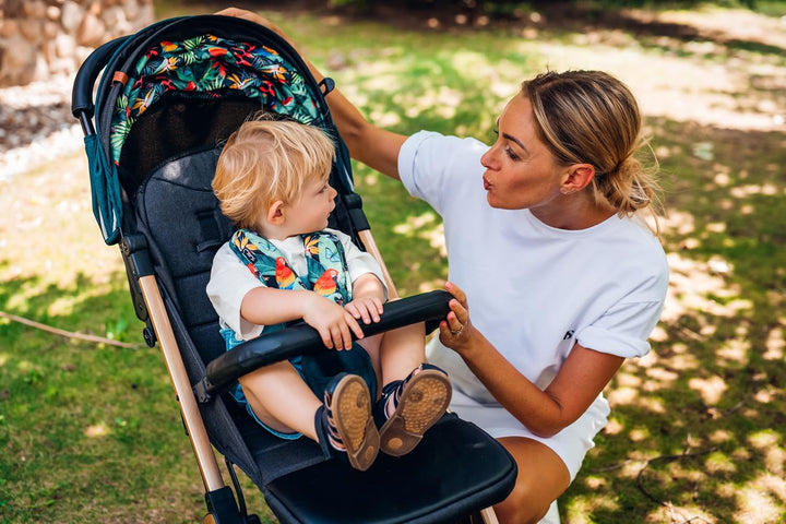 MOMI ESTELLE Kinderwagen für Kinder ab 6 Monat bis zu max. Körpergewicht von 15 kg, H105 x B51 x T75