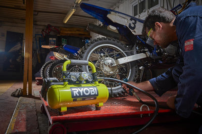 RYOBI 18 V ONE+ Akku-Kompressor PRO R18AC-0 (max. Druck 8,3 bar, Tankinhalt 3,8l, ideal zum Aufpumpe