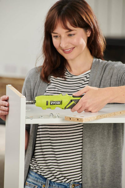 Ryobi Akku-Schraubendreher mit schwenkbarem Griff, 4 V (1 x 2,0 Ah) ONE+