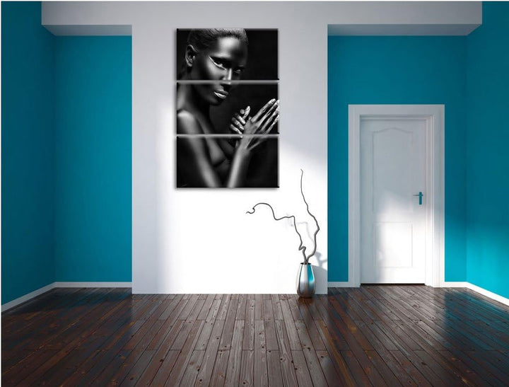Pixxprint Monocrome, Dark Frau mit goldenen Fingerspitzen und Lippen 3-Teiler Leinwandbild 120x80 Bi