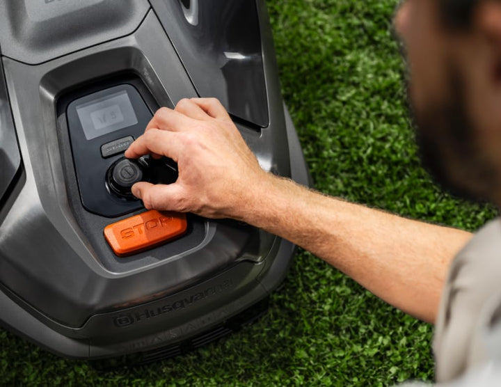 Husqvarna AM305E NERA Mähroboter ohne Begrenzungskabel bis 900 m² mit EdgeCut, EPOS Navigation, WLAN