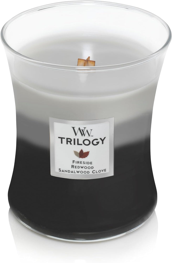 Millefiori Mittelgrosse WoodWick Trilogy-Duftkerze im Sanduhrglas mit Pluswick-Innovation, Warm Wood