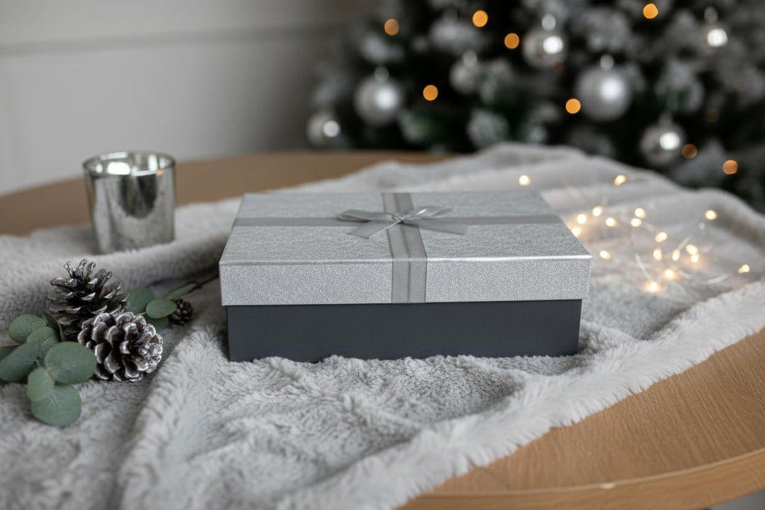 Emartbuy Set mit 3 stabilen Geschenkboxen, dunkelgraue Box mit silbernem Deckel, brauner Innenseite