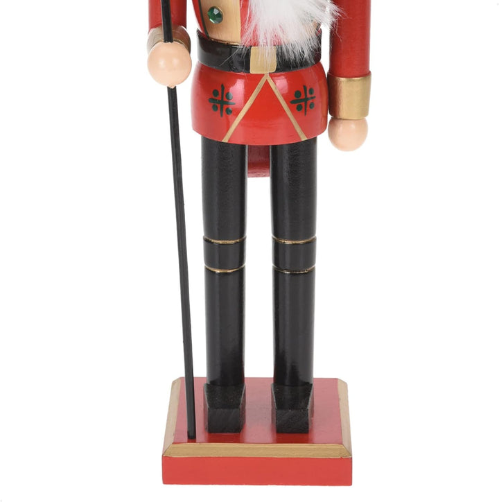 com-four® Dekofigur Nussknacker mit roter Fahne - Weihnachtsdeko in Form eines traditionellen Nusskn