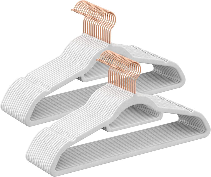 SONGMICS Kleiderbügel Samt, 30er Set, Bügel, rutschfest, kleine Stange für Krawatten, 360° drehbarer