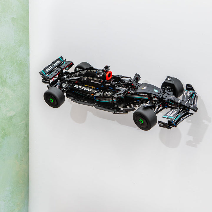 Brickify Wandhalterung kompatibel mit Lego Technic Mercedes W14e 42171 – sichere Präsentation Ihres
