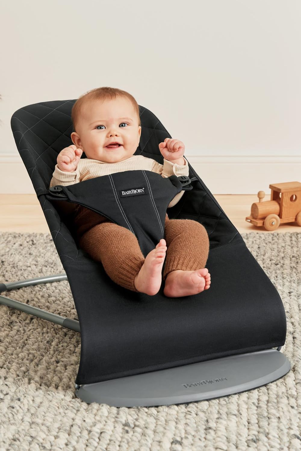 BabyBjörn Babywippe Bliss, Gewebt, Klassische Steppung, Schwarz, inklusive Spielzeug, Fröhliche Auge