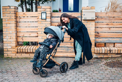 MoMi ESTELLE PLUS LIGHT Kinderwagen ab 6. Monat (bis 22 kg), klappbarer Buggy mit 5-Punkt-Sicherheit