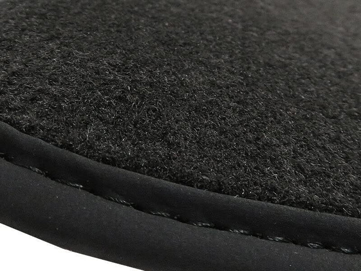 Premium Velourmattenset für Cupra Born ab Bj. 2021 PREM runde Befestigungen Mit Absatzschoner Passfo