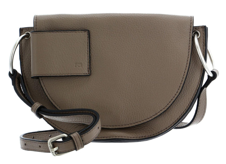 FREDsBRUDER Tasche OLIVIA SADDLE mit Label-Applikationen Einheitsgrösse Muddy Taupe, Einheitsgrösse