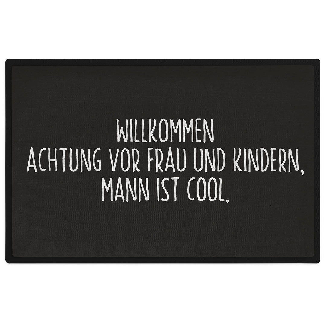 Trendation - Willkommen Fussmatte Lustig mit Spruch Geschenk Achtung Vor Frau Und Kindern Mann Ist C