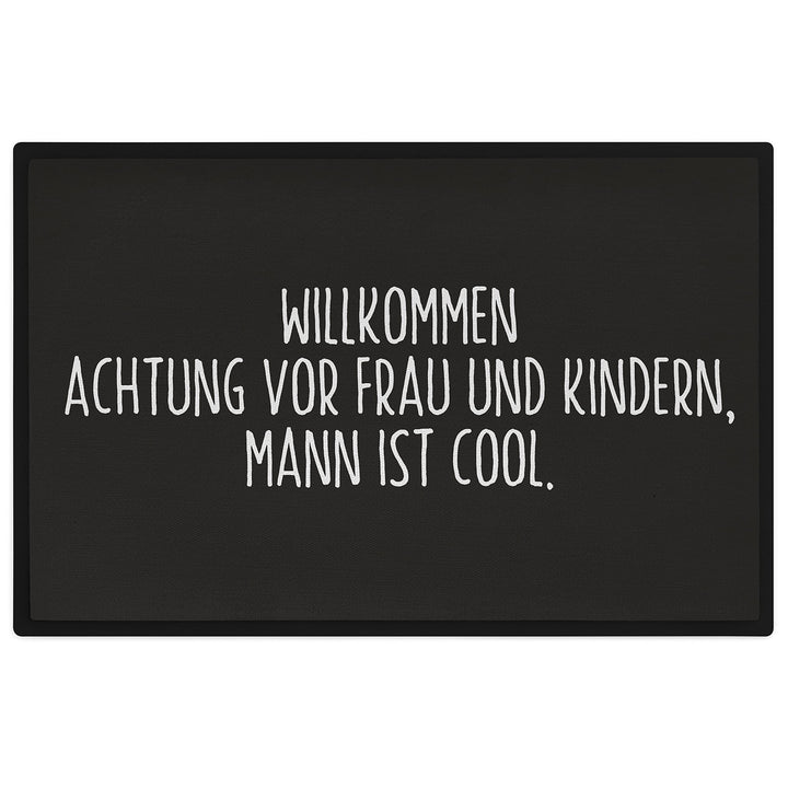 Trendation - Willkommen Fussmatte Lustig mit Spruch Geschenk Achtung Vor Frau Und Kindern Mann Ist C