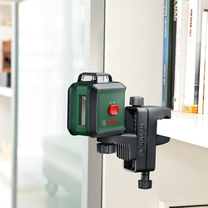 Bosch Kreuzlinienlaser UniversalLevel 360 mit Universalklemme MM 3 und Premium-Stativ TT 150 (vertik