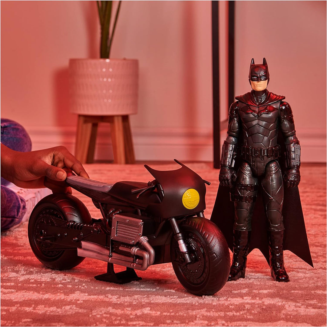 Spin Master Batman The Batman authentisches Bat-Cycle mit 30cm Batman-Actionfigur inkl. Stoffumhang
