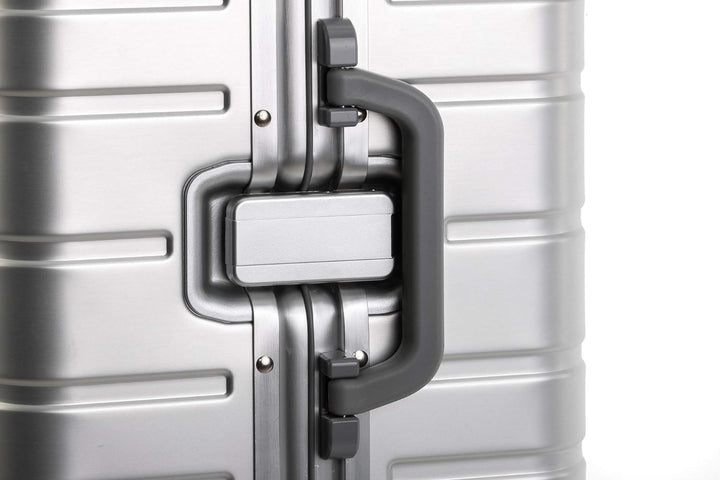 Travelhouse Oslo Alu Reisekoffer Silber Bordkoffer Hartschalenkoffer Reisegepäck Reisetrolley Trolle