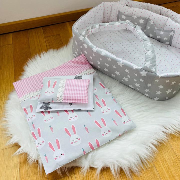 Puppentragetasche mit Sternen und Hasen für Puppen von 30 bis 55 cm mit Bettwäsche, Grau-Rosa, Wasch