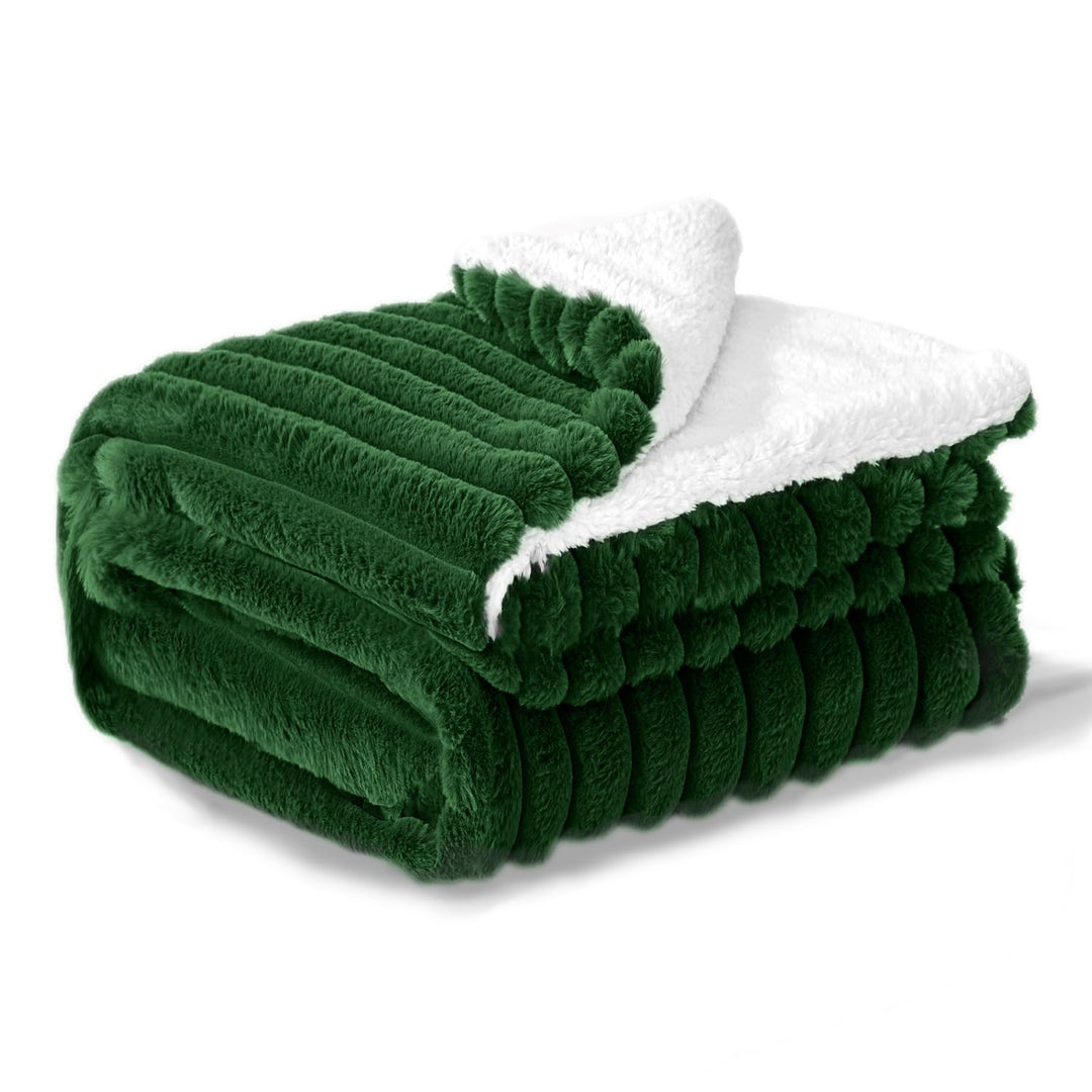BEDELITE warme Decke Sherpa Kuscheldecke Flauschig Dunkelgrün 150x200 | dicke Deko Fleecedecke, Cord