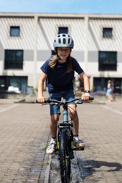 ABUS Kinderhelm Youn-I MIPS - Fahrradhelm mit Licht, Reflektoren und Aufprallschutz (MIPS) - für Mäd