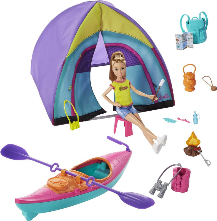 Barbie GJB58 - Team Stacie Puppe und Sommer-Camp Spielset mit Zelt, Kajak und mehr als 15 Zubehörtei
