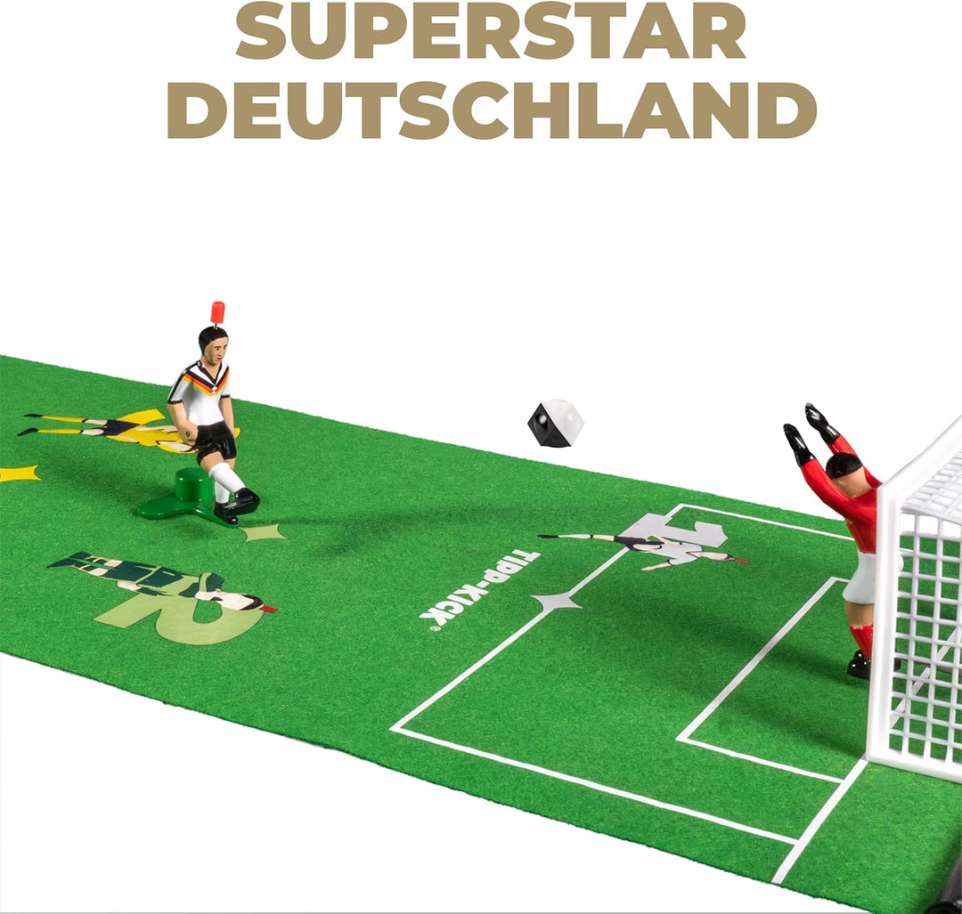 TIPP-KICK Spiel Superstar Deutschland Edition Fussball-Set mit Filz-Spielfeld (63x22cm) – Challenge
