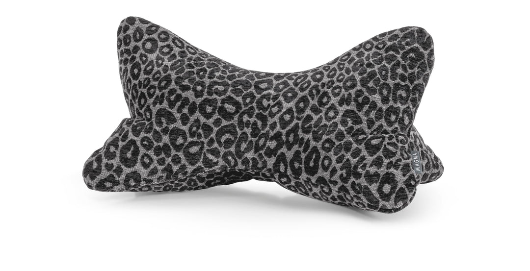 MAGMA Leseknochen | BAO | Leopardenmuster | Nackenkissen | ca. 42x22x22 cm | Polyesterfüllung | Fell