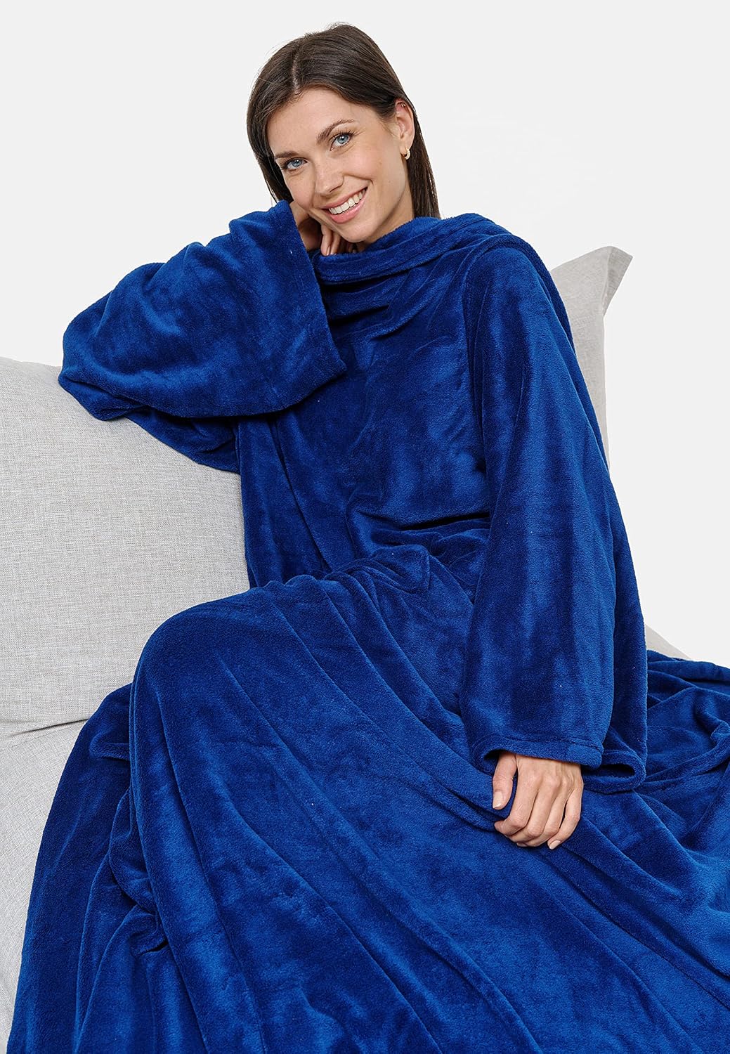 made2trade Weiche Kuscheldecke mit Ärmeln, Bauchtasche und Handyfach - aus fedeleichtem Coral-Fleece