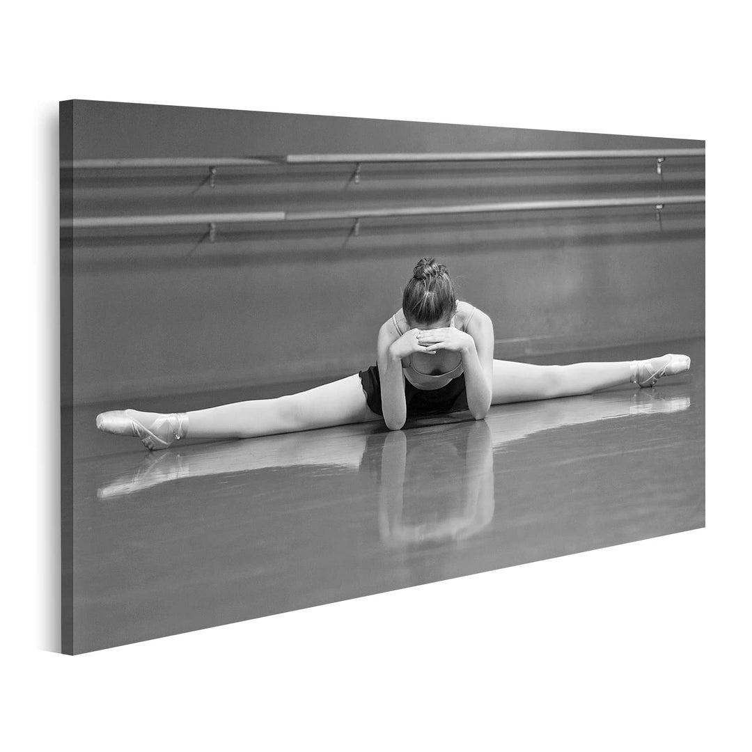 islandburner Bild auf Leinwand Ballerina Spagat Im Studio Mit Barre Hintergrund Schwarz-Weiss Bilder
