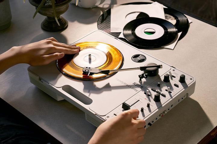 Korg – handytraxx play – Tragbarer DJ-Plattenspieler mit Lautsprecher und Digitalen Effekten