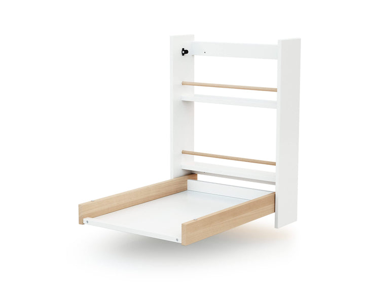 AT4 - Wandwickeltisch EAZE Weiss und lackierte Buche | Offene Masse (L x B x H): 56 x 77,5 x 78 cm |