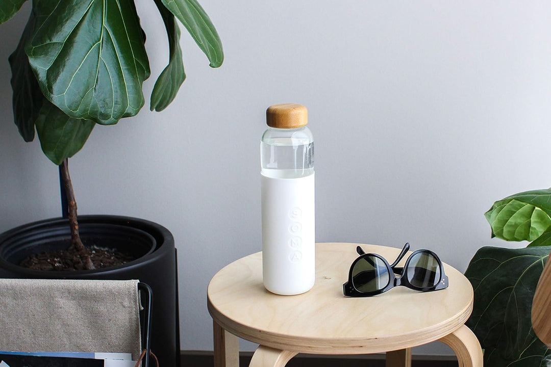 SOMA Free Glass Water Bottle with Silicone Sleeve, White Wasserflasche aus Glas, BPA-frei, mit Silik