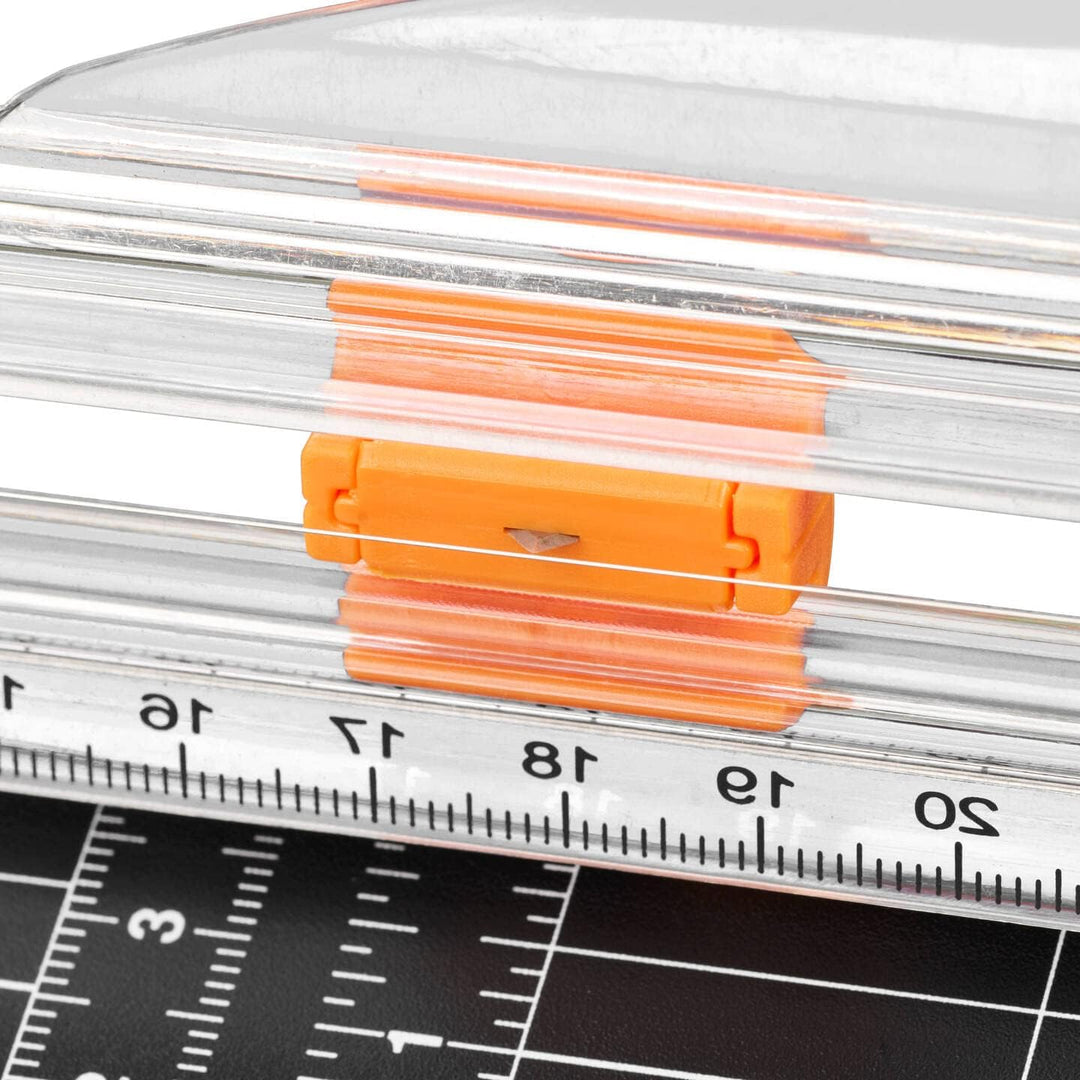 Fiskars Recycelte Papierschneidemaschine, A4, Mit titaniumbeschichteter Edelstahl-Klinge, Umweltfreu