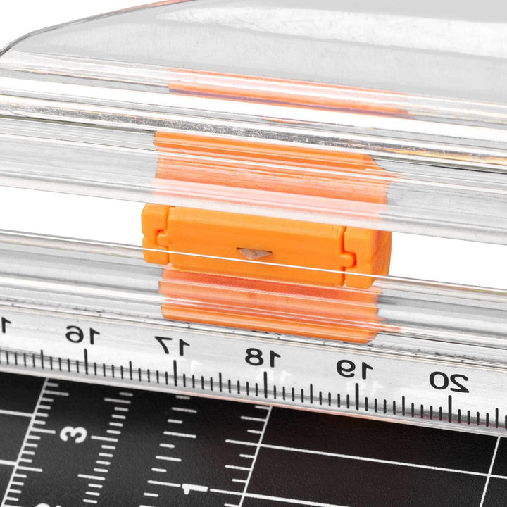 Fiskars Recycelte Papierschneidemaschine, A4, Mit titaniumbeschichteter Edelstahl-Klinge, Umweltfreu
