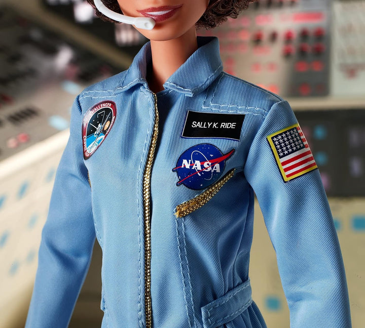 Barbie FXD77 - Signature Inspiring Woman Sally Ride Collector Sammler Puppe Mehrfarbig