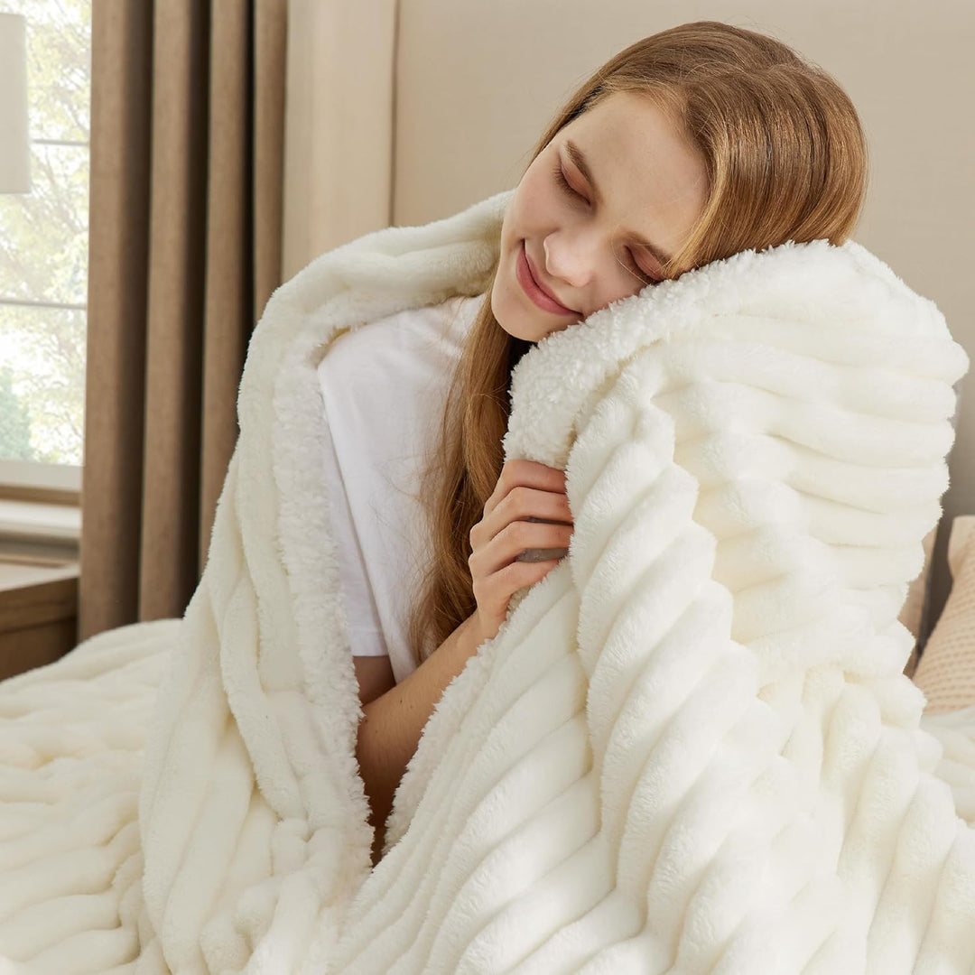 BEDSURE Sherpa Decke Weiss - Warme Dicke Kuscheldecke Flauschig, Sofadecke Couchdecke Winterdecke, W