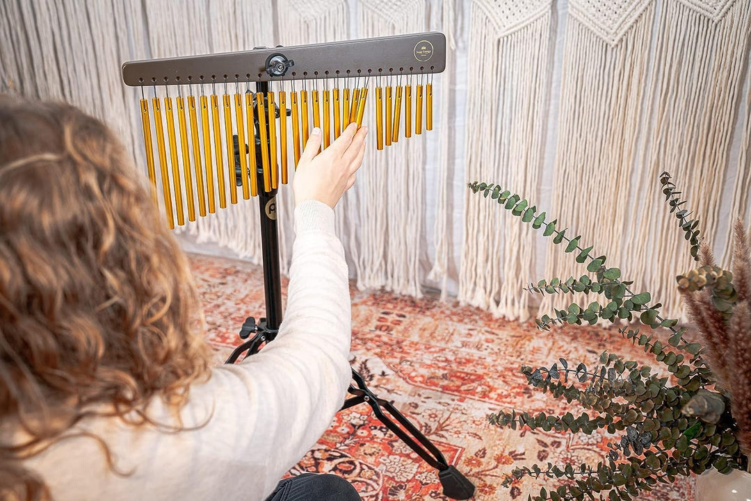 Sonic Energy Chimes – Metallische Chimes mit 27 Klangstäben – Mit Holz-Aufhängung – Für Klangbad, Pe