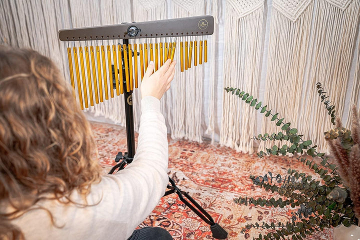 Sonic Energy Chimes – Metallische Chimes mit 27 Klangstäben – Mit Holz-Aufhängung – Für Klangbad, Pe