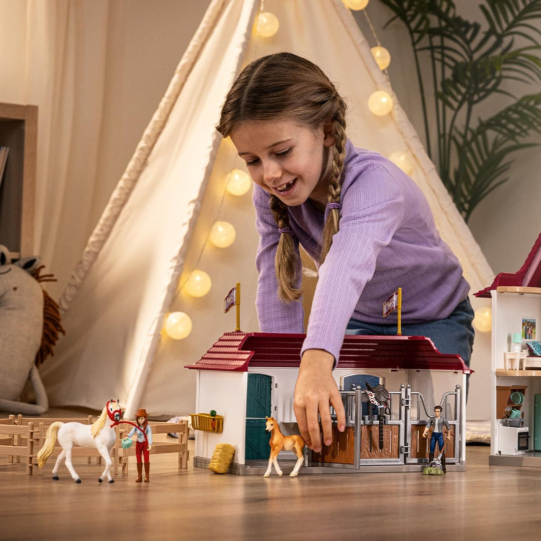 SCHLEICH Horse Club | Lakeside Pferdehof 42706 | Set mit Wohnhaus, Pferdestall, 2 Pferden, Hund, Fam