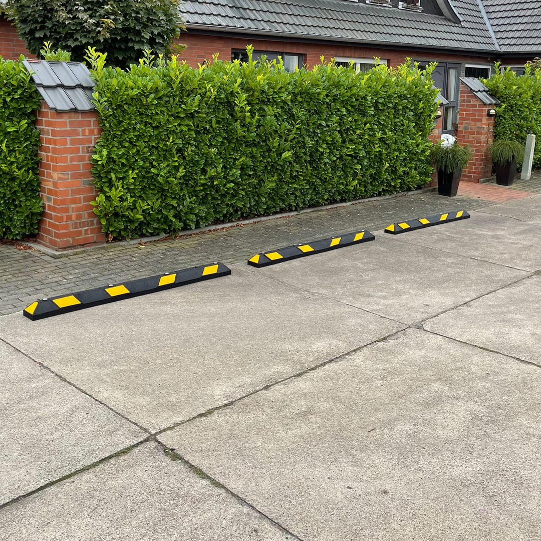 UvV HPK20 Parkstopper, Radstopp schwarz, gelbe Reflektoren -180 cm Lange Gummi Parkplatzbegrenzer in