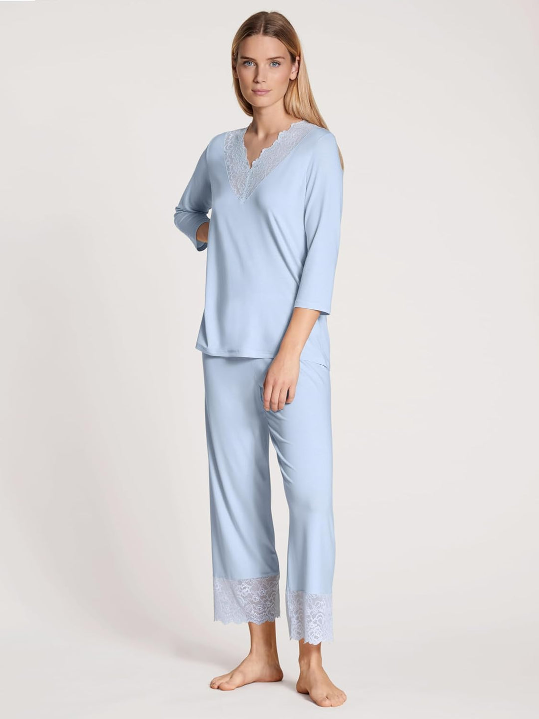 CALIDA Elegant Dreams 7/8-Pyjama Damen, luftiger Schnitt, mit Spitzendetails, fliessend und anschmie