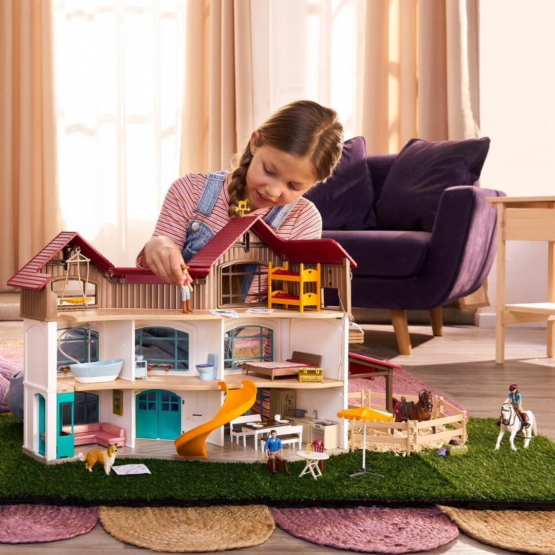 Schleich Horse Club | Lakeside Villa & Paddock 42785 | Reiterhof Spielset mit Villa, 2 Pferden, 3 Fi
