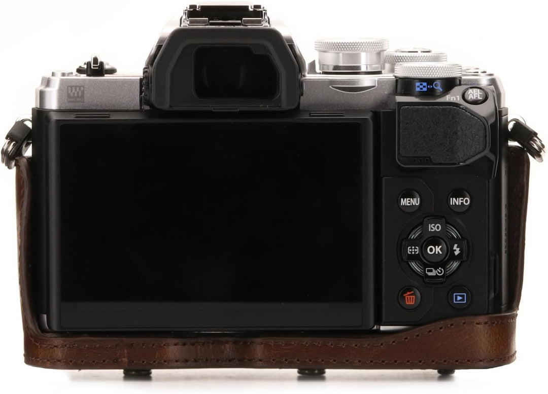 MegaGear Olympus OM-D E-M10 Mark III (14-42mm) Ever Ready Leder Kamera-Case mit Trageriemen und Batt