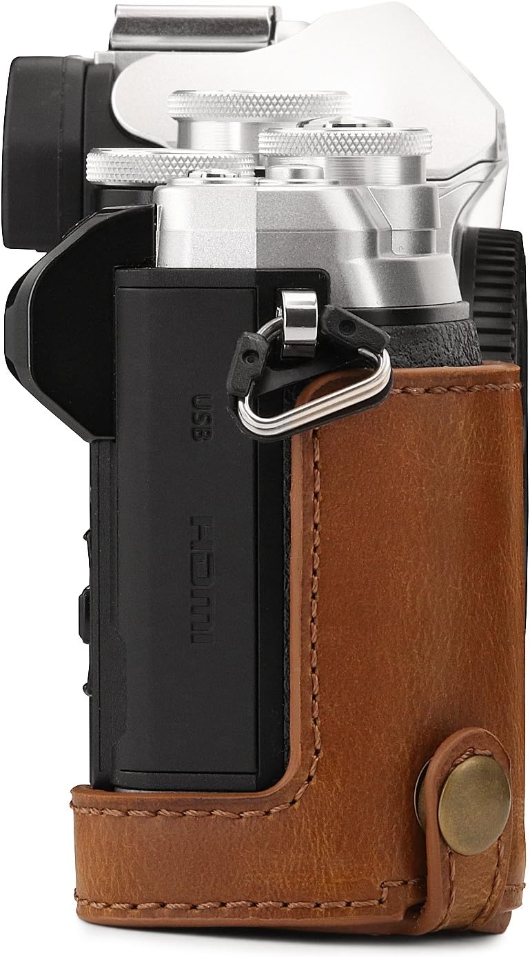MegaGear Ever Ready Leder Kamera Halbtasche mit Trageriemen kompatibel mit Olympus OM-D E-M10 Mark I