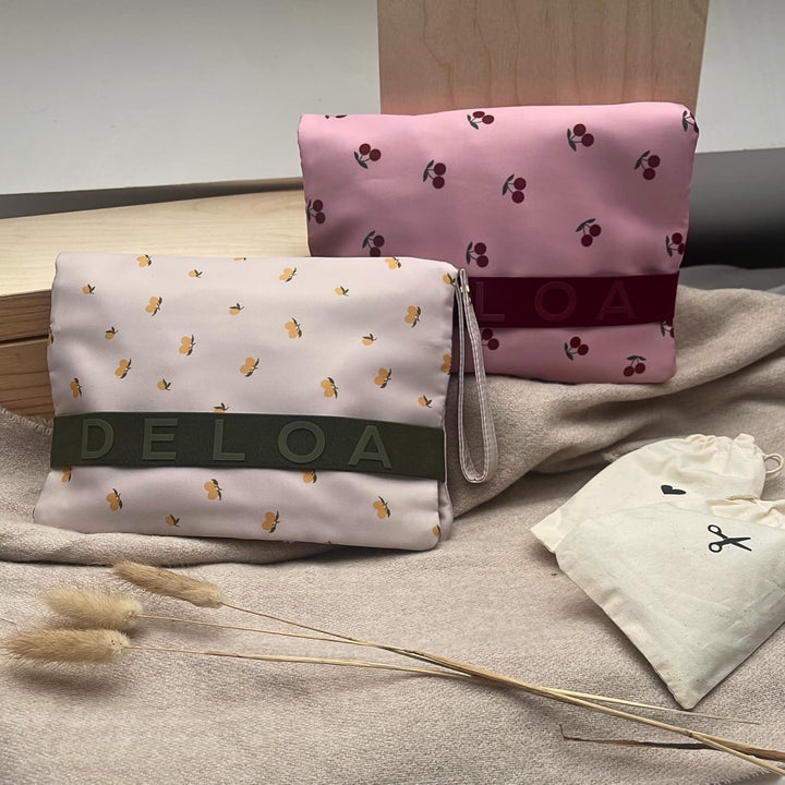 DELOA ® Windeltasche für unterwegs mit viel Platz - Kleine Wickeltasche, Baby Windelorganizer (Leo)