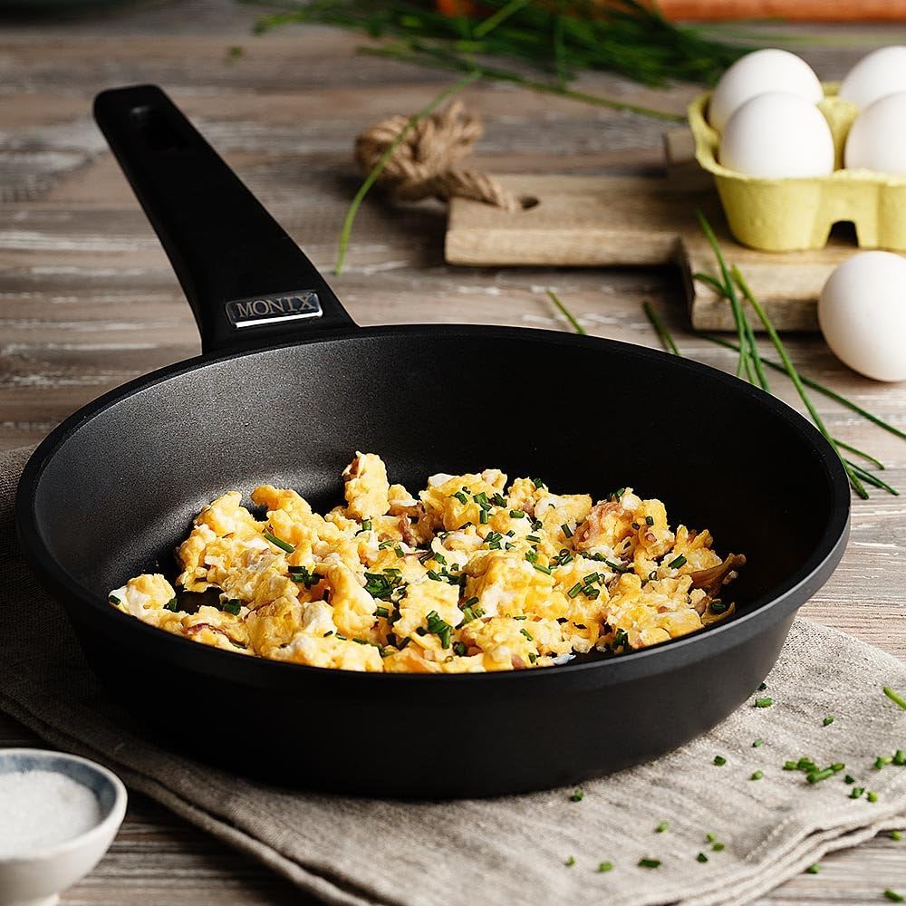 Monix Solid - Quadratische Grillpfanne aus Aluguss mit Antihaftbeschichtung Teflon Classic, 24 cm