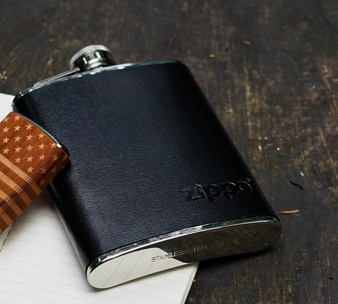 Zippo Flachmann Edelstahl - Leder umhüllt - Silber - 177 ml - Mokka - Ideal für Wandern und Outdoor