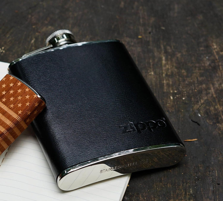 Zippo Flachmann Edelstahl - Leder umhüllt - Silber - 177 ml - Mokka - Ideal für Wandern und Outdoor