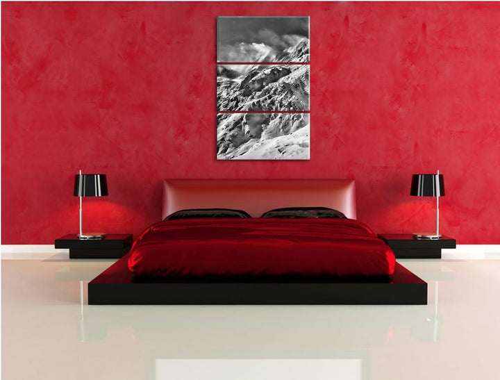 Pixxprint Monocrome, schneebedeckte Berggipfel 3-Teiler Leinwandbild 120x80 Bild auf Leinwand