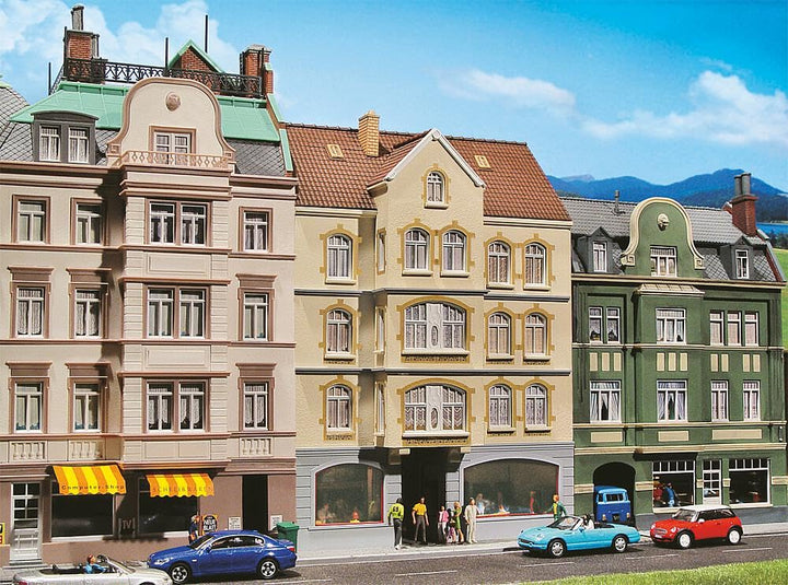 FALLER 130447 - Stadthaus mit Kneipe 135 x 125 x 200 mm